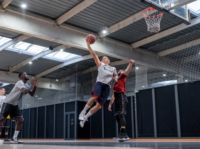 Этот элемент также Этот элемент также